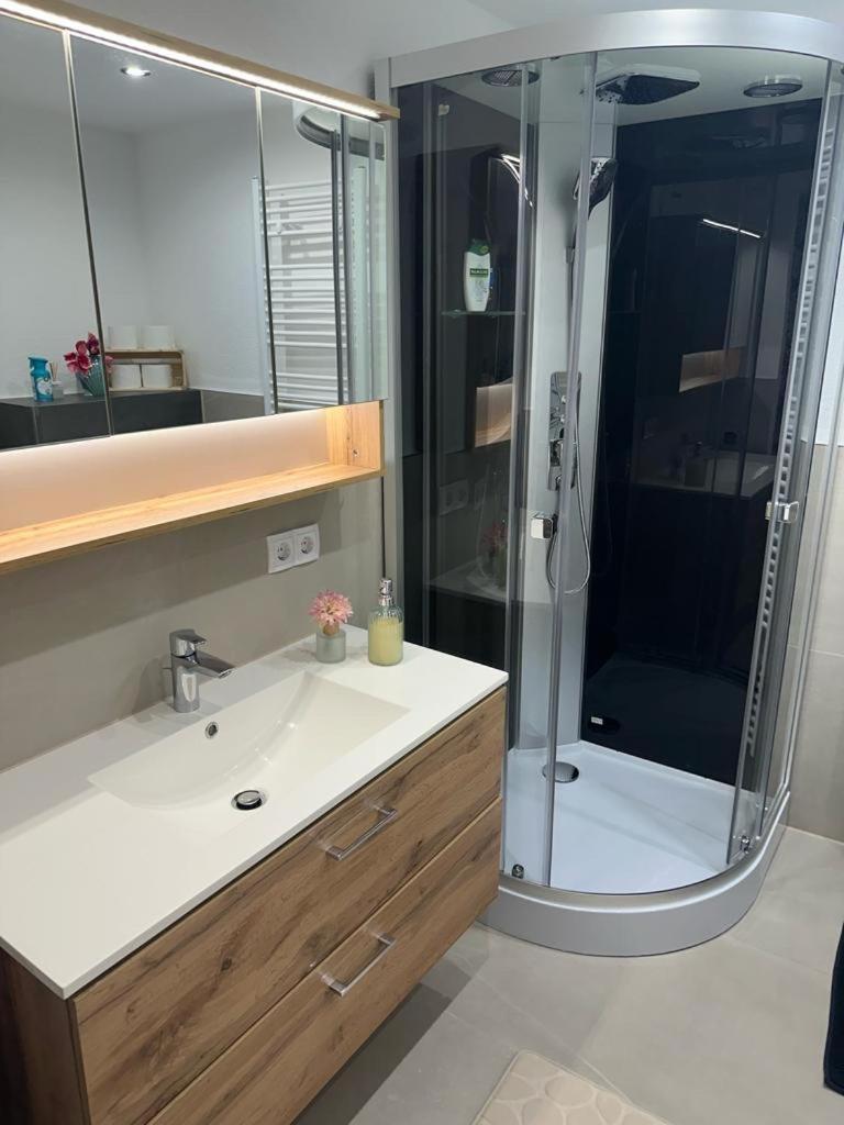 Moderne Ruhige Ferienwohnung Ubstadt-Weiher Luaran gambar