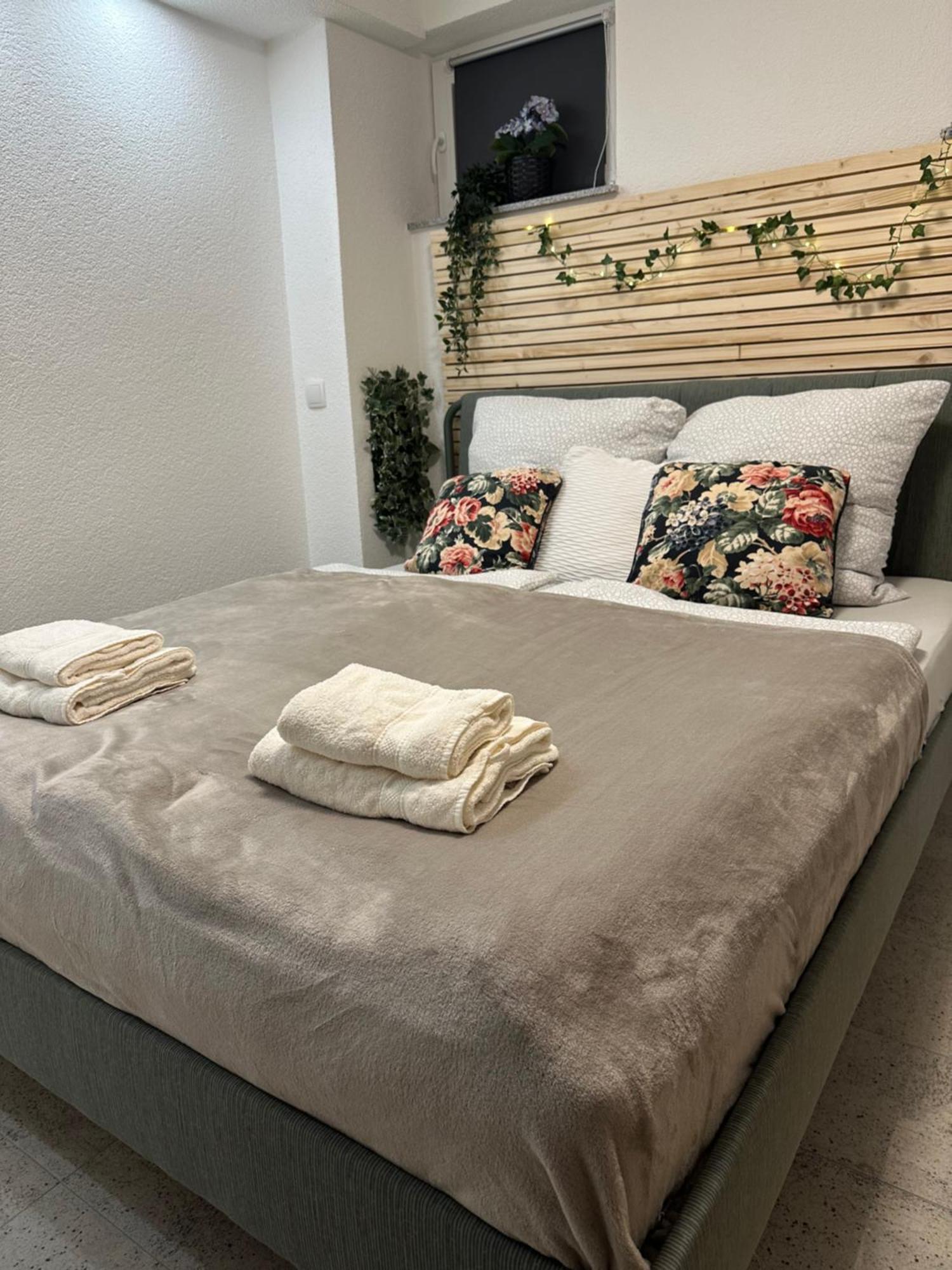 Moderne Ruhige Ferienwohnung Ubstadt-Weiher Luaran gambar